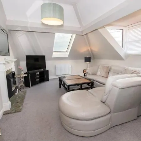 Apartmán Sandmartin - Floor 3-bed Sea Views & Parking *