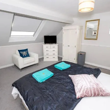 Sandmartin - Floor 3-bed Sea Views & Parking 아파트 *