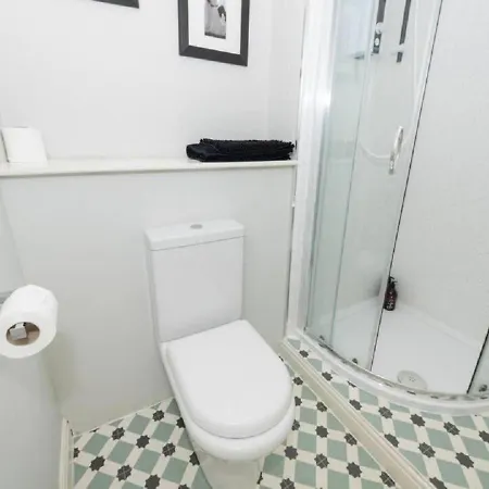 Sandmartin - Floor 3-bed Sea Views & Parking * 스카버러