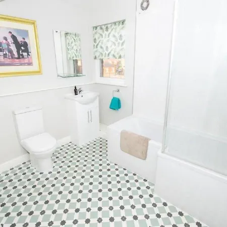 Sandmartin - Floor 3-bed Sea Views & Parking 스카버러