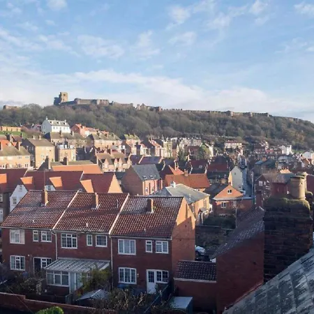 Sandmartin - Floor 3-bed Sea Views & Parking 아파트