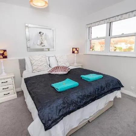 Sandmartin - Floor 3-bed Sea Views & Parking Appartement *